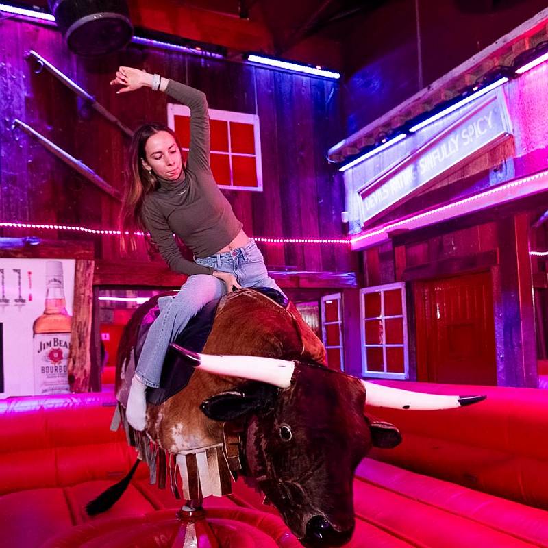 bull_riding_05A