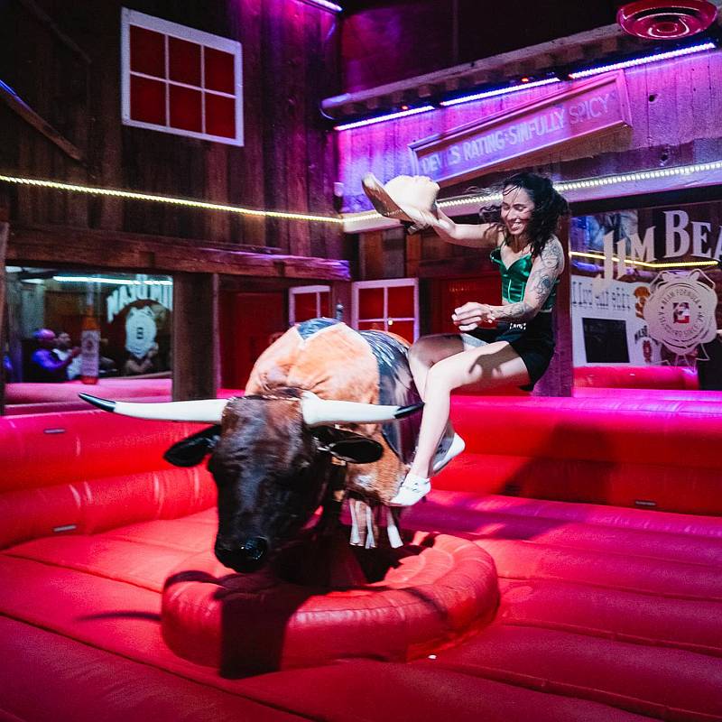 bull_riding_08A